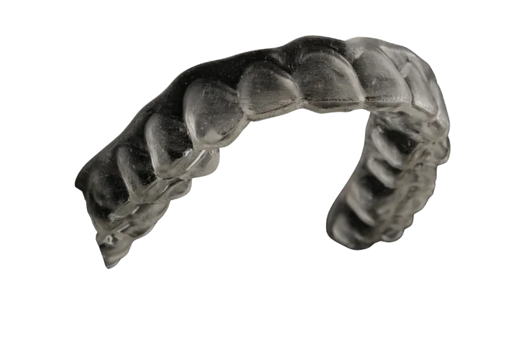 Alineador dental transparente GO ALIGNER fabricado con tecnología de memoria de forma